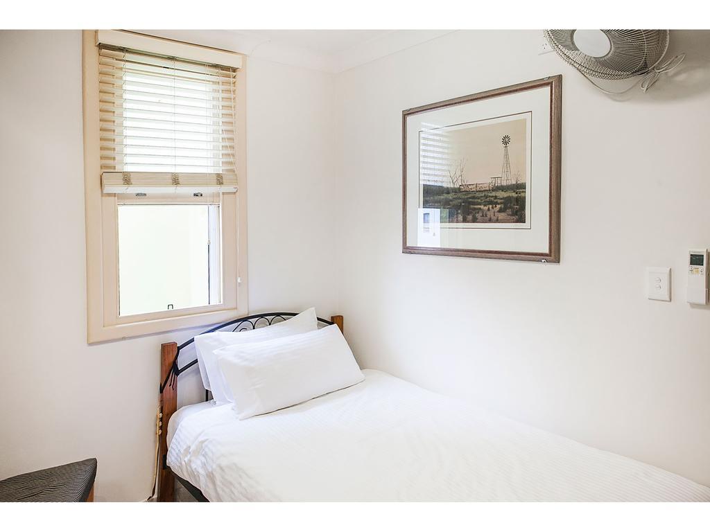 Sydney City Lodge Room photo